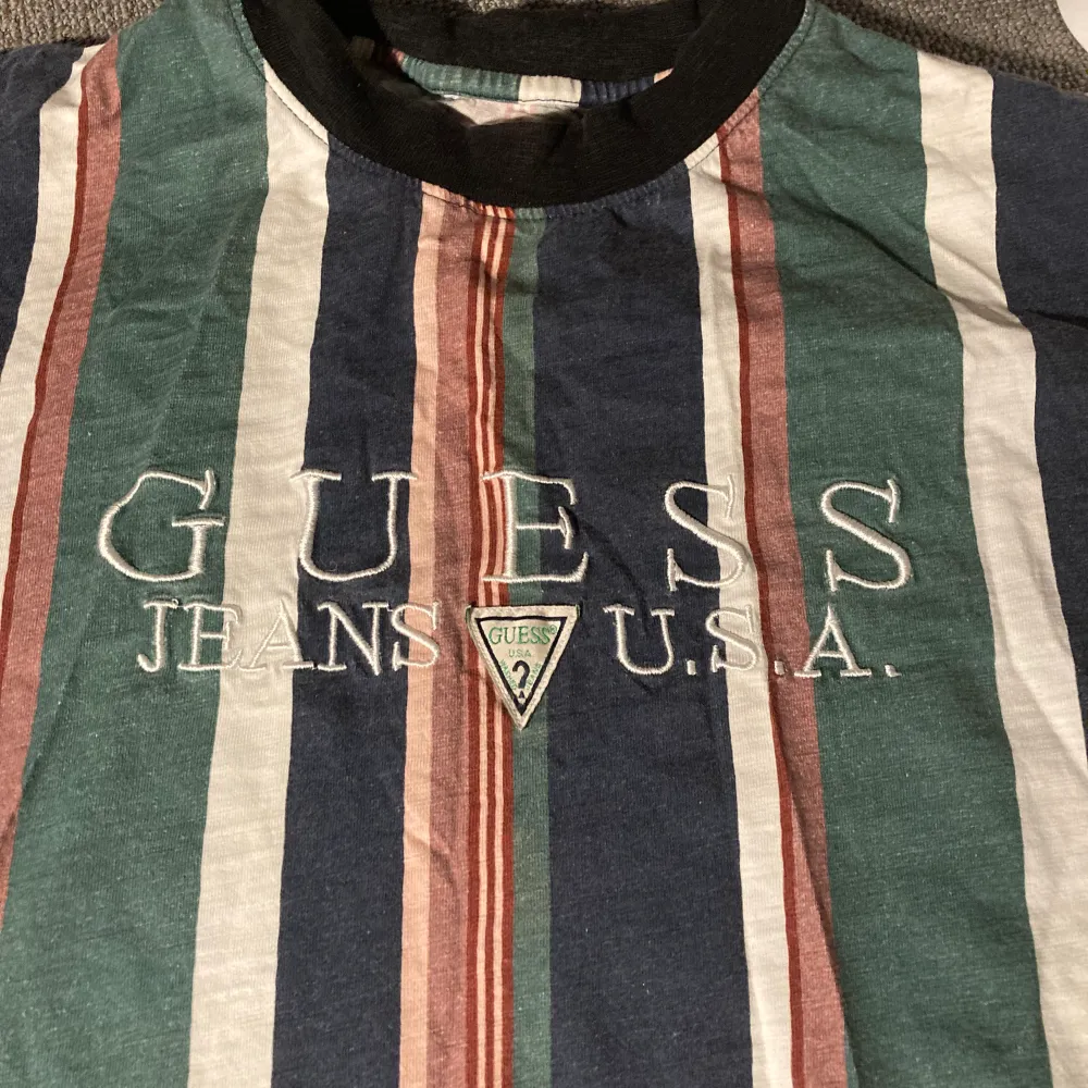 Vintage Guess Tee . T-shirts.