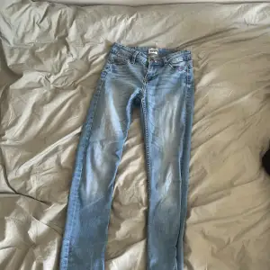 Skinny Jeans som är använda men i gott skick.