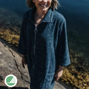 Badrock käringön - Helt ny badrock i stl M/L Nypris 1299kr Beskrivning på länken nedanför  https://emmamalena.com/product/badrock-dam-vaagen-petrol-680727vg