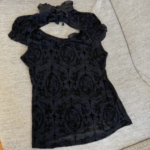 goth mesh topp - skicka ej prisförslag, meddela om du vill köpa. storlek M. svart färg. stretchigt tyg. möts i stockholm eller fraktar :) märke: banned.