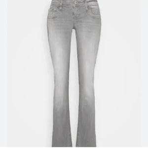 Ltb jeans  - Säljer dessa ursnygga lågmidjade ltb jeansen då jag inte fått användning för de! Skriv privat för fler bilder💓