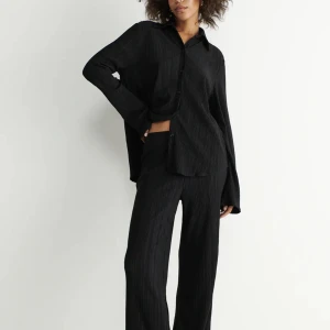 Set från Gina - Super fint set som endast är använt en gång! Hela setet för 300kr. Frakt: 78kr 