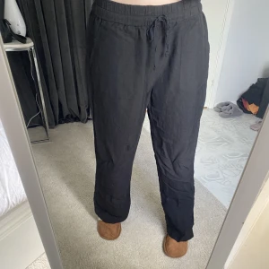 Linnebyxor!! - Skriv privat vid fler frågor!😊  Skitsnygga men för korta på mig (175cm)