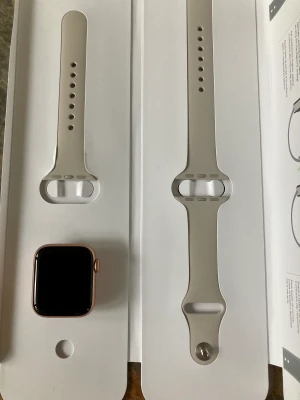 Klocka - Nytt skick använd typ 3 ggr färg rosé guld 