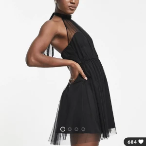 Asos festklänning  - En helt perfekt helt ny festklänning från asos design! Den passade tyvärr inte mig och därav är den helt ny☺️