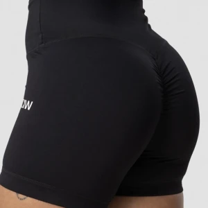 Icaniwill träningsshorts  - Jättebekväma och sköna träningshorts från icaniwill. Har en scrunch därbak vilket gör att rumpan ser 👌🏻. Använd fåtal gånger, säljer då de börjar bli för små. Storlek xs🩷