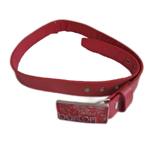 Skärp från burton - Lite trasig men kan nog gå att fixa med lim. Pris är diskuterbart vid snabb affär. 💖