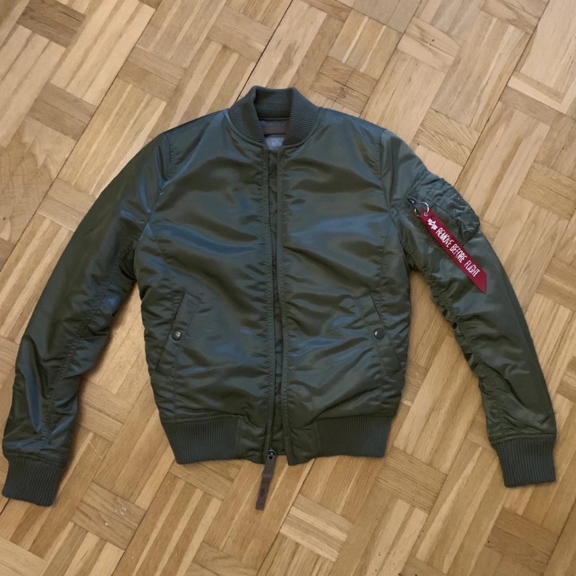 Oanvänd Alpha Industries jacka XS