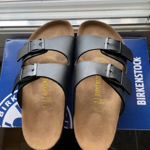 Birkenstock Arizona Svart strl 37 - Storlek 37, helt oanvända.