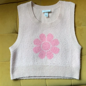 Rosa väst  - Den är från monki och är nästan helt oanvänd🩷🩷🌸🌸