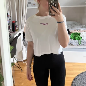 Tröja Nike - En snygg träningströja från Nike som är använd några få gånger men är i bra skick🌸 