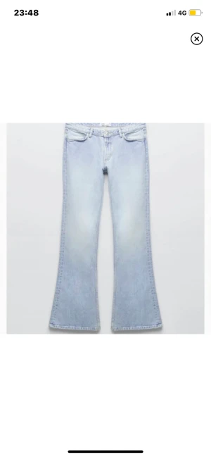 Zara jeans - Säljer dessa Lågmidjade jeans från zara i storlek 32 då de blivit försmå för mig💓 knappt använda  Frakt: 85