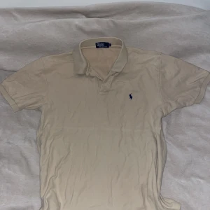 Ralph Lauren piké - Okej skick i beige färg.