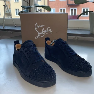 Louboutin - Säljer dessa sällsynta loubsen, jag säljer dom för dom inte kommer till användning längre och ligger bara i garderoben, box, dustbag tillkommer, KVITTO FINNS!