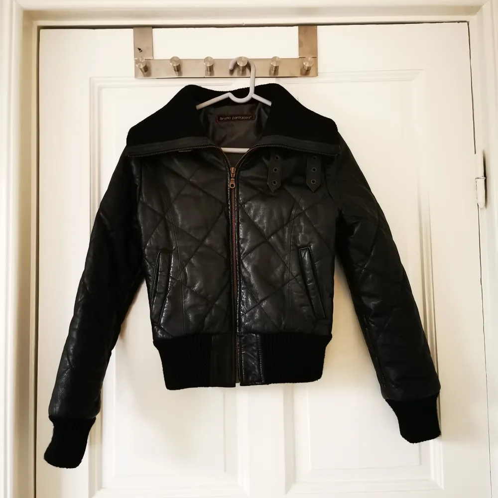 Leather jacket from Bruno Zaragoza. 100% real leather. Size 36. Super warm. Nice fit. Excellent condition and quality. Jackor.