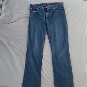 MINGEL jeans - Säljer för att de är alldeles förstora och har aldrig använt dem. Men de är i jätte bra sikt😍