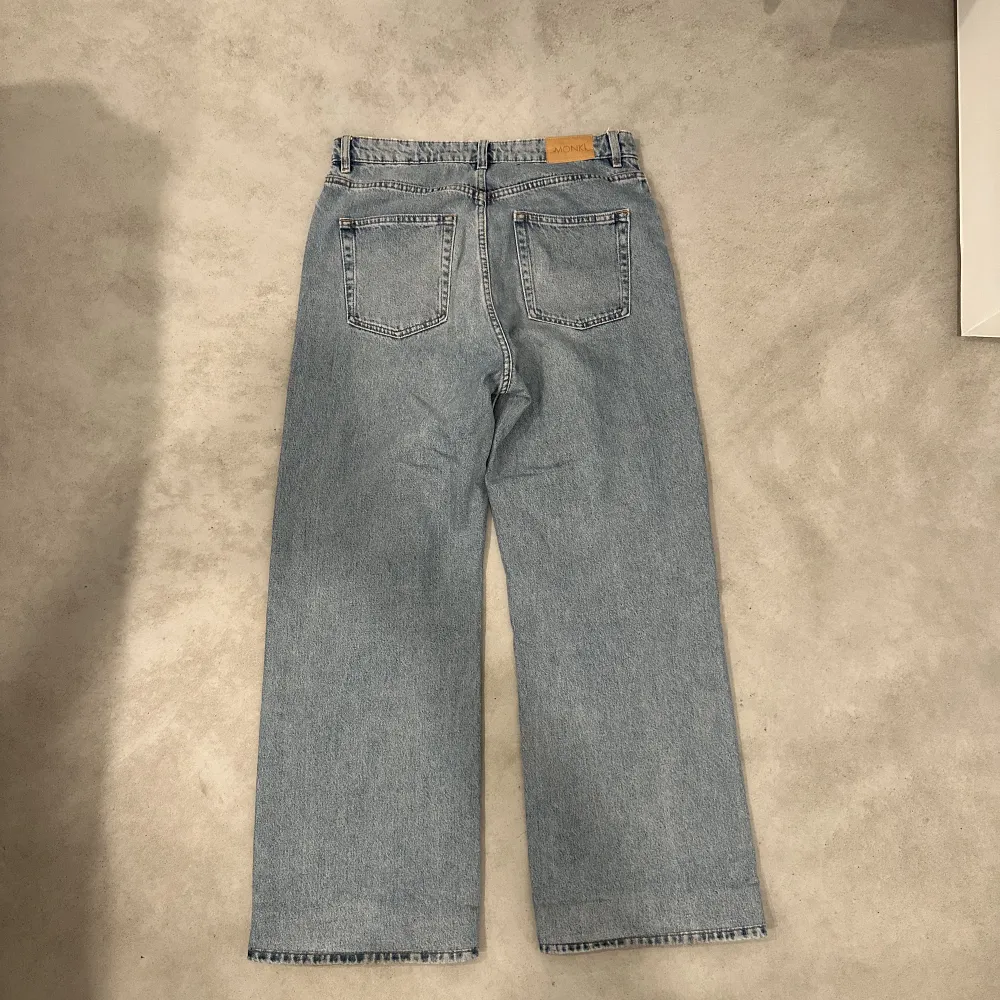 Monki Yoko jeans i väldigt bra skicka nästan aldrig använda. Jeans & Byxor.