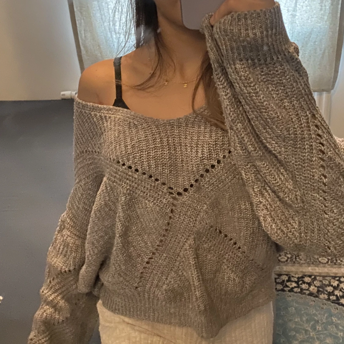 Grå stickad tröja