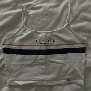 Linne - Snyggt linne ifrån Pull & Bear! Köptes för några år sen men kommer inte till användning längre. Storlek M. Skriv för mer info