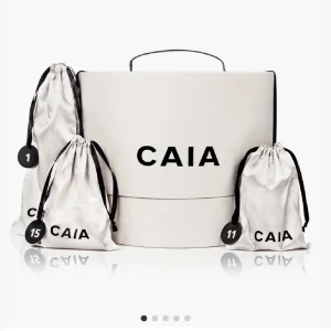 Caia julkalender 2023 - Säljer caias lyxiga julkalender för i år i färgen medium! Helt slutsåld!💓Skriv privat för att diskutera pris, alltså inget bestämt pris ännu!  Köparen betalar frakten!