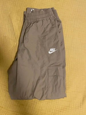 Nike cargo - CARGOS aldrig använt 