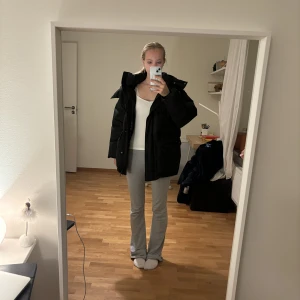 Peak performance dun jacka (liknar fjällräven) - Säljer min hacka från peak performance då den inte kommit till användning, hastighet köp efter förra årets snöstorm. Storlek: xs Nypris: 7000