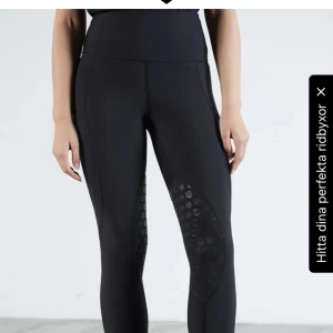 ridbyxor - maya dolorez ridbyxor i strl xxs. de sitter bra på mig som är 158cm. (sitter som en xs).  jätteskönt material som träningstights! halvskodda bra skick nypris 799, mitt pris 300kr