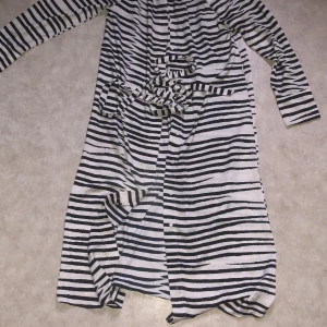 Skjortklänning från Hm - Köpte från hm för 400 Inte min stil längre 