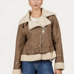 Zara pilotjacka - Säljer min pilotjacka då det inte är min stil längre, inga fel på jackan! 