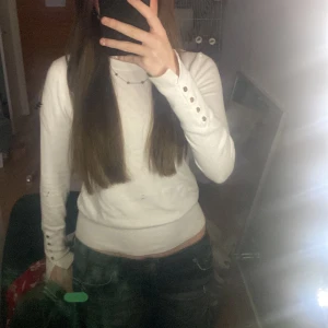 Tröja - säljer denna tröja eftersom jag ej använder den längre. Inga defekter💘