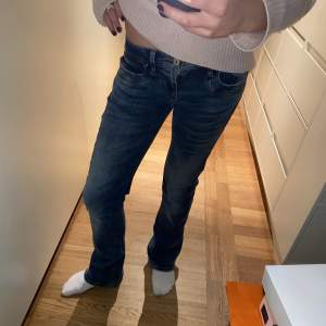 Super fina Ltb jeans i valerie, low waisted och boot cut❣️