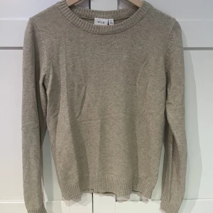 STICKAD TRÖJA  - Sötaste stickade tröjan ifrån Vila. Köpt från zalando för 269kr och jag säljer den för 80kr💓 nästan helt oanvänd så den tyvärr är lite  för stor💋Köparen står för frakten. Kontakta ifall att du har frågor💞