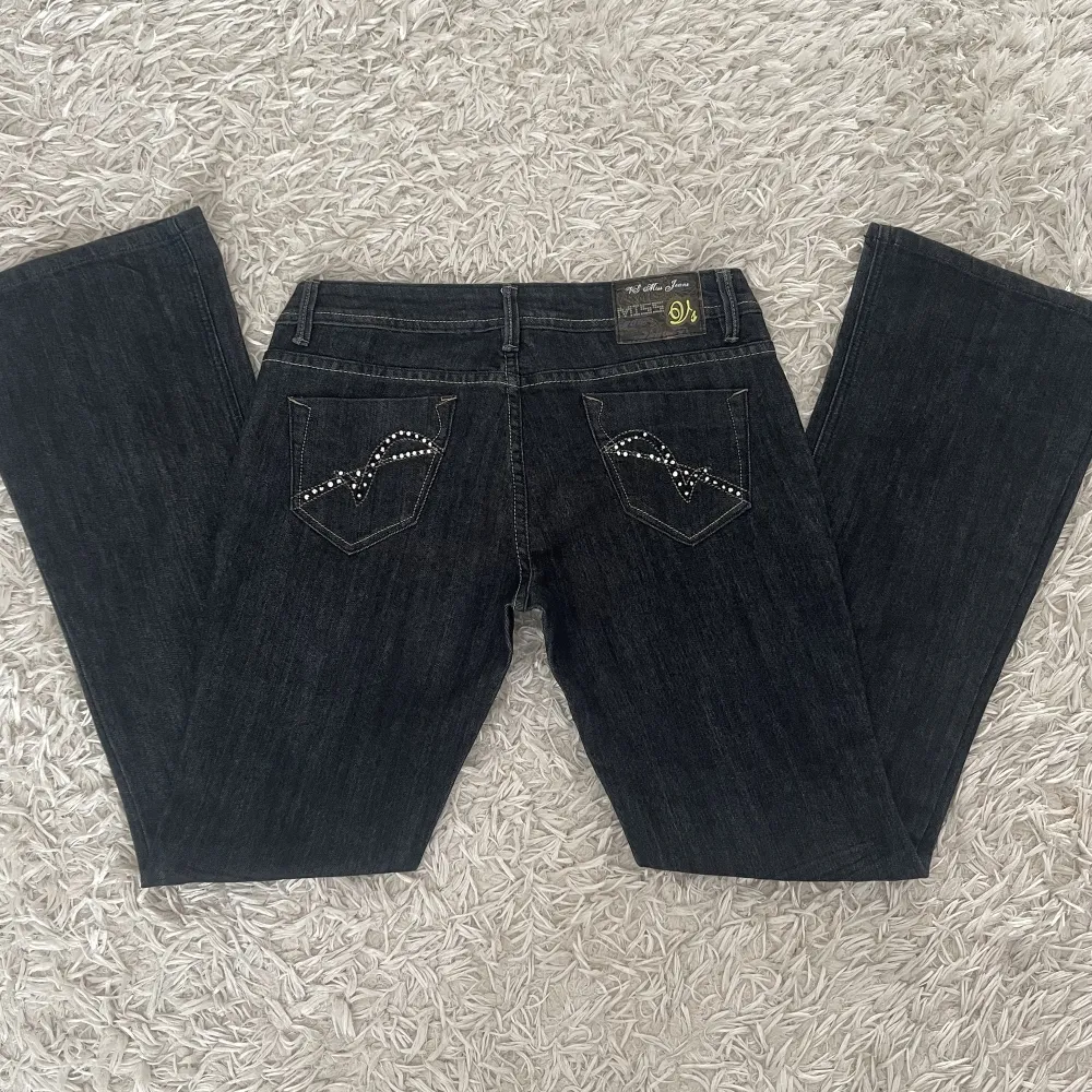 Lågmidjade bootcut jeans från märket VS miss, helt nya och oanvända💘 Storlek 42 men passar mer som 40! Midjemått tvärs över: 41, innerbensmått: 83. Jeans & Byxor.