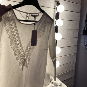 Blus - En jätte fin helt oanvänd blus. Säljer då den inte komemr till användning den är i strl L men passar även M och kanske S❤️pris kan diskuteras
