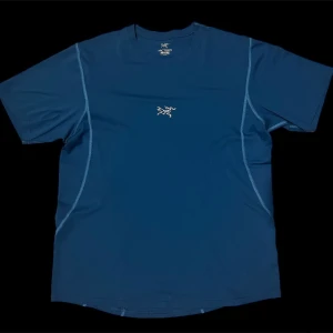 Arc’teryx T-shirt  - Arc’teryx tisha. 10/10 cond. Storlek S Pris går självklart att diskutera vid en snabb affär:)