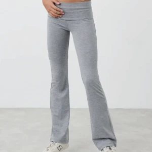 Yoga pants Gina  - Råkade köpa 2 par av dessa men dom passade inte mig så bra och och därav säljer jag dem, aldrig använda och lapparna är kvar men hann inte returnera dem i tid. Priset kan diskuteras vid snabb affär.Hör av er vid frågor eller om ni vill ha egna bilder🩷💞