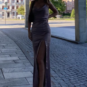 Balklänning - Säljer min balklänning, endast använd en gång❤️