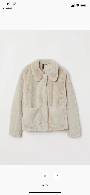 Päls jacka  - Säljer min biega päls jacka som blivit för liten.  Från HM och är i storlek S. Köparen står för frakt😊 möts även upp i Göteborg! 