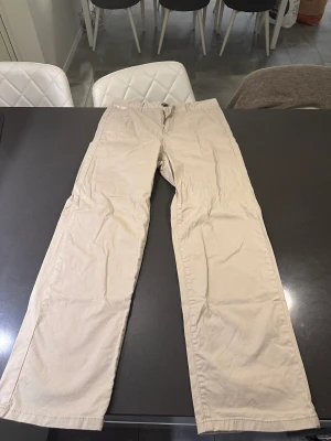 Kostymbyxor - Fina kostymbyxor. Använda cirka 2-4 gånger. 