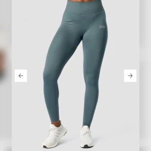 Iciw tights  - Gröna tights ifrån iciw, köpta ifrån Plick. Säljes pga för stora. Nyskick, färgen är jungle green.