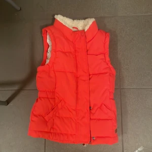 Väst - Fin väst🌸den är gosig och skön😊