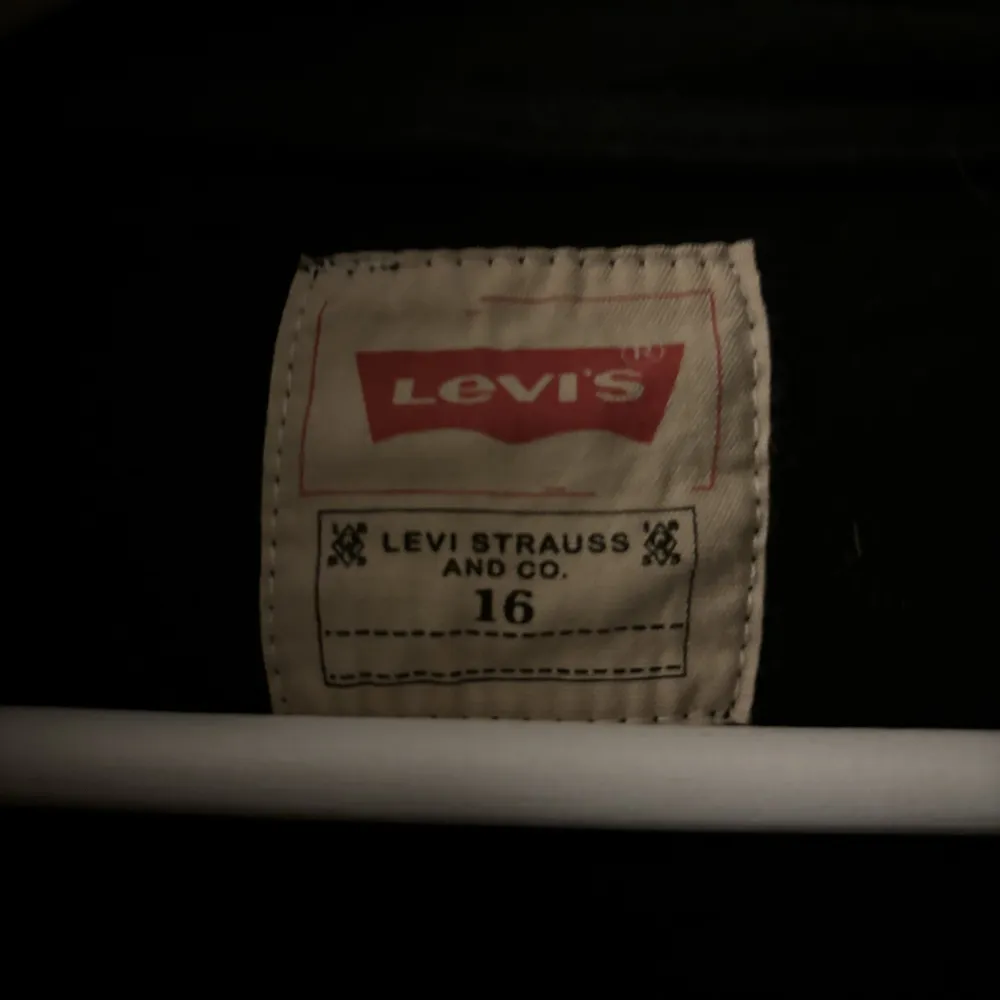 En äkta Levis hoodie. Superfin och tjockt material så den håller värmen. Knappt använd 💕. Hoodies.