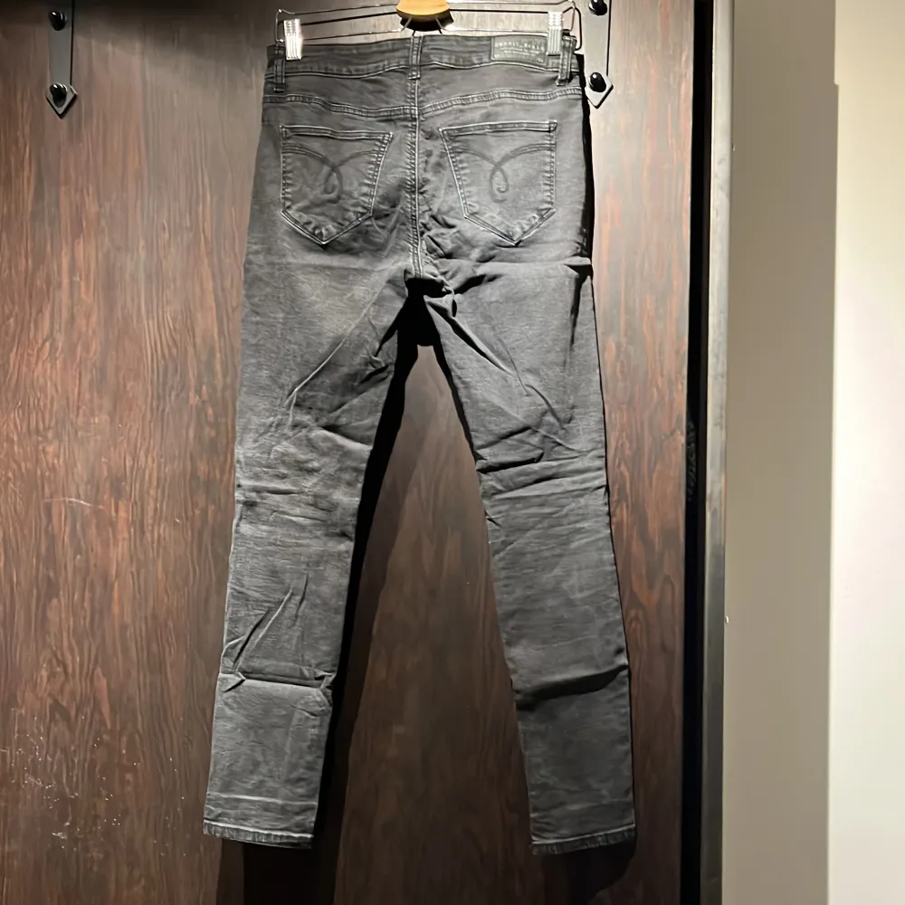 Svarta skinny jeans Espirit. Jeans & Byxor.