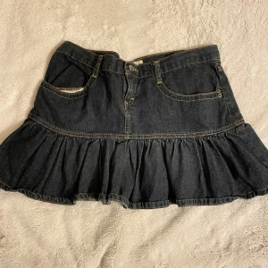 Mini skirt  - size M, jean wavy skirt, excellent condition; Length: 39 Wide: 49