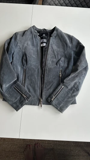 Skinn jacka  - Skinn jacka 250kr