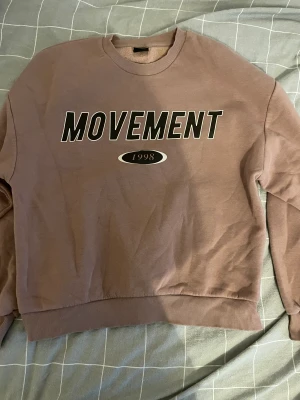 Sweater - Nice sweater från Gina Tricot!💞 jätte skön,sitter baggy och i nyskick! Säljer då jag inte använder den längre💗vid frågor besvarar jag dem jätte gärna privat!💘