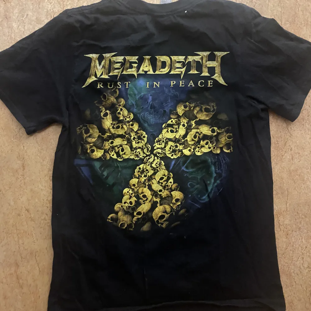 Megadeth tröja från EMP. Bra skick, storlek S . T-shirts.