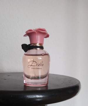 Dolce&Gabbana Dolce Garden 30 ml edp, använd enligt bild. Frakt tillkommer med 54 kr skicka hem spårbart 😊