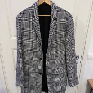 Rock med mönster  - Rock med mönster från HM i nyskick. Väldigt varm. Kan frakta 