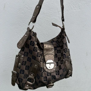 Väska  - Cool medelstor väska 